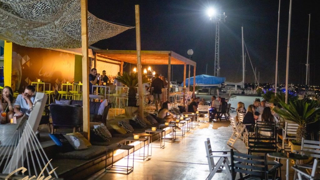 Caché Yacht Bar
